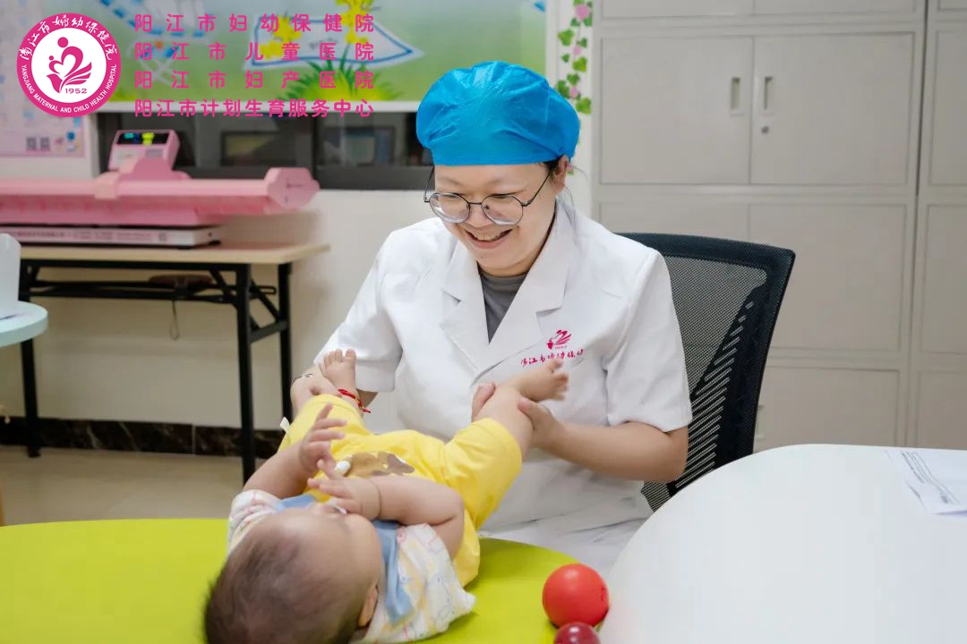 黄主任检查中547575.jpg