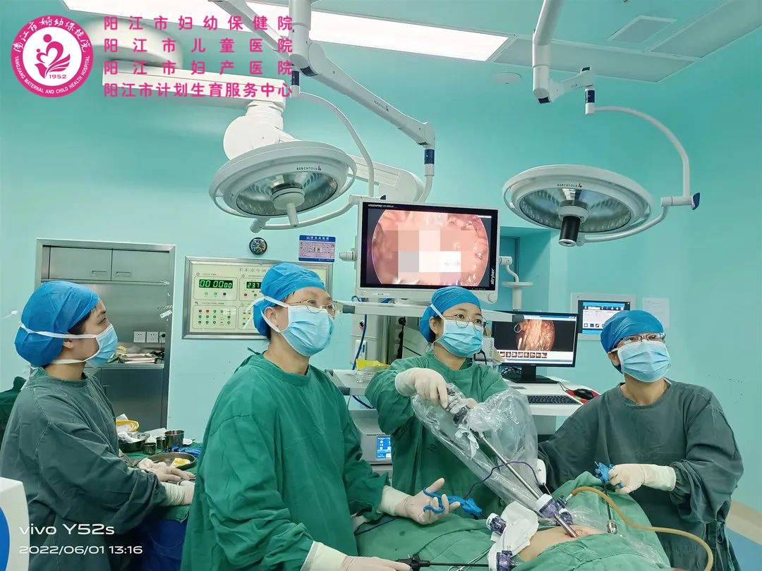 阴式单孔腹腔镜手术.jpg