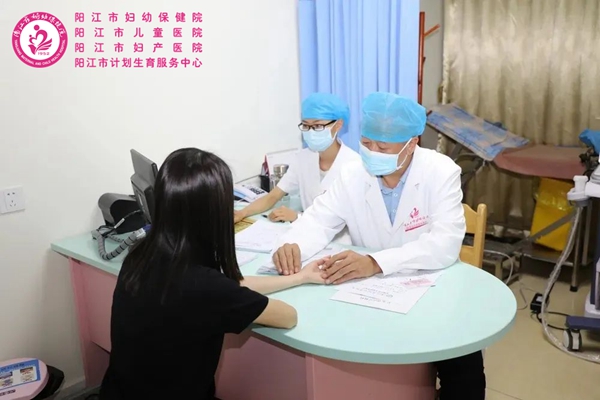 乳腺外科宣传照.jpg 乳腺外科宣传照.jpg