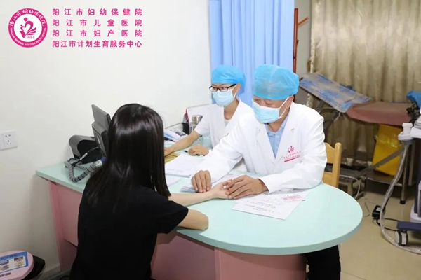 乳腺外科科室简介宣传照.jpg 乳腺外科科室简介宣传照.jpg