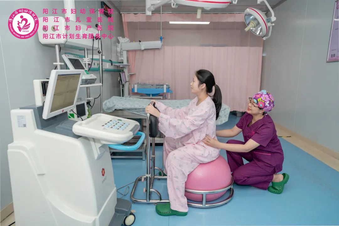 产房科室宣传照片1.jpg 产房科室宣传照片1.jpg