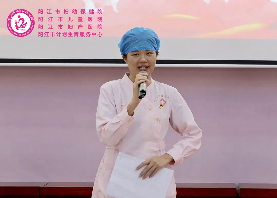 黄心怡.jpg