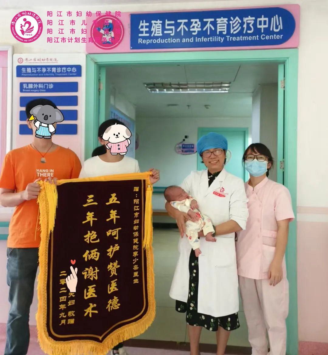 收锦旗.jpg