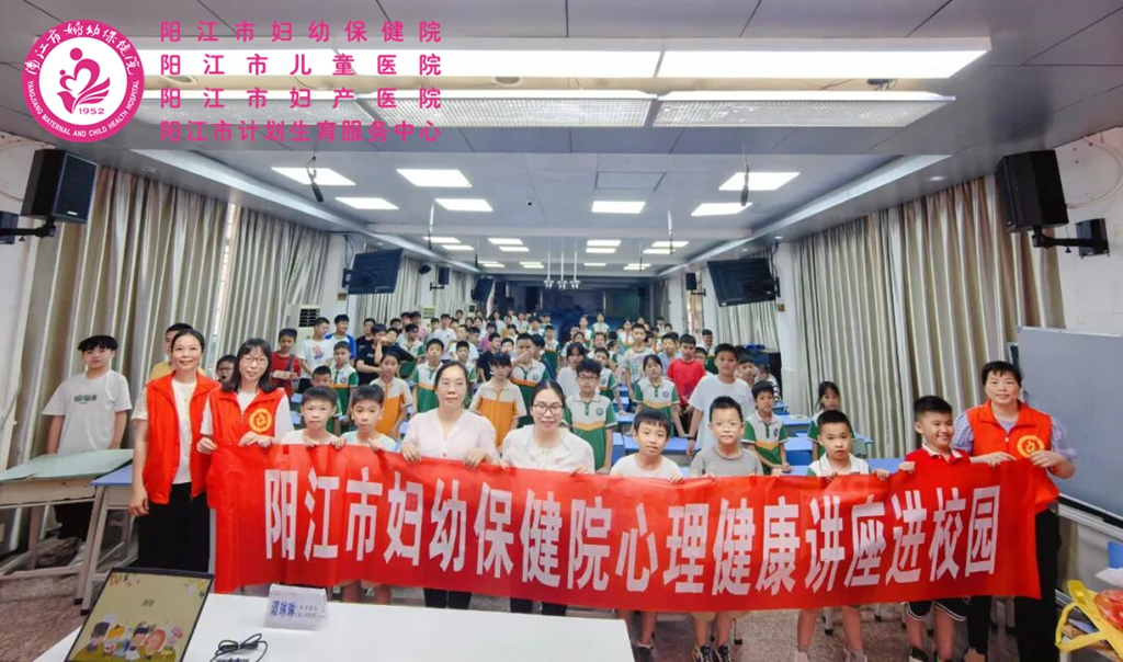 十三小学心理讲座2.jpg 十三小学心理讲座2.jpg
