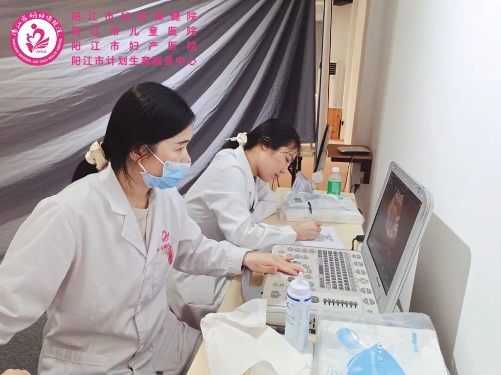 岗列中心小学心理讲座11.jpg