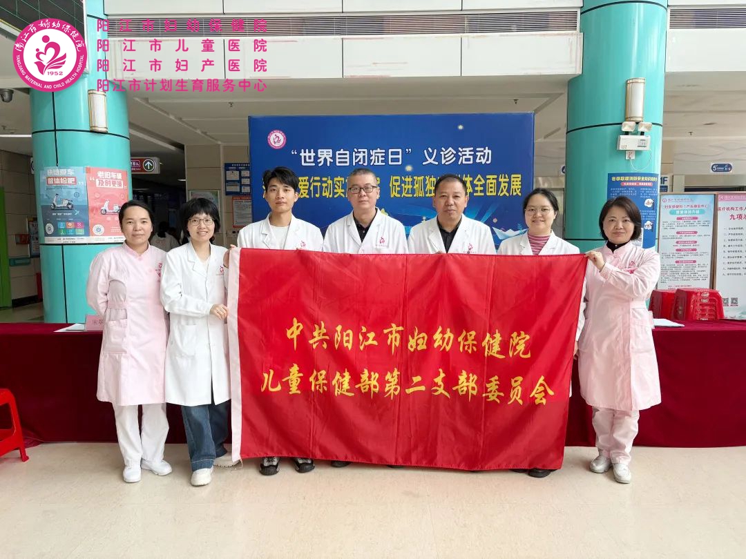 义诊合影.jpg