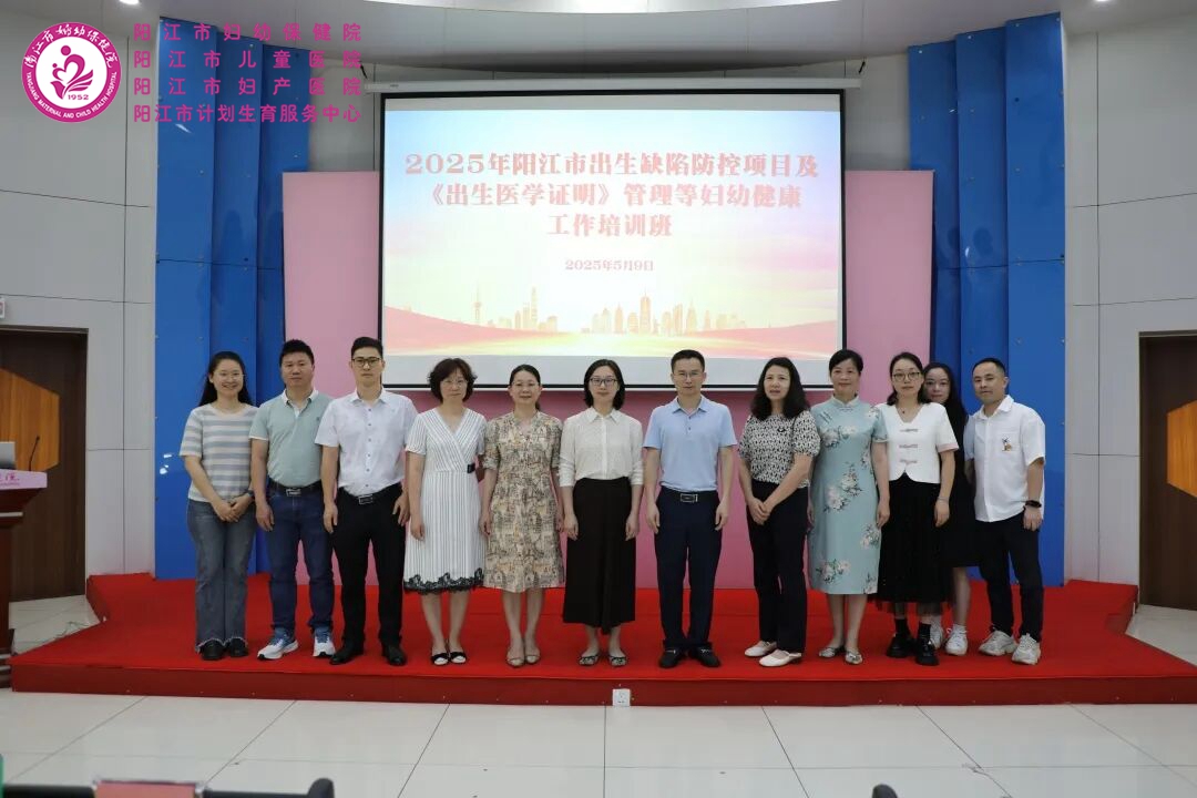 合影留念1.jpg 合影留念1.jpg