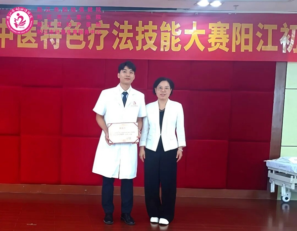 梓健获奖拍照.jpg