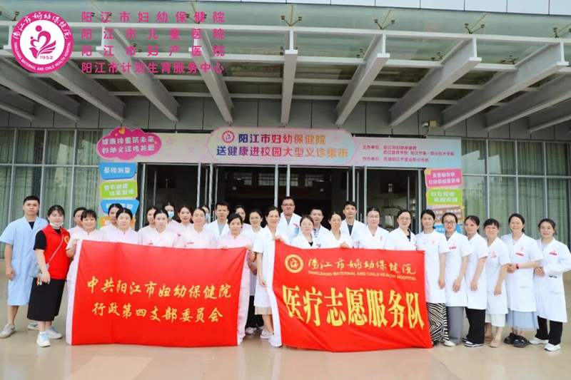 合影留念1.jpg 合影留念1.jpg