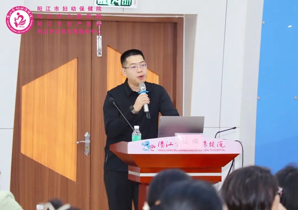 丘教授讲话.jpg 丘教授讲话.jpg