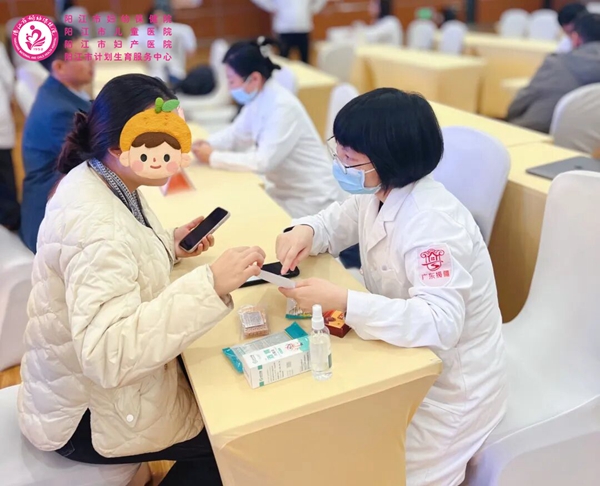 为群众答疑解惑.jpg 为群众答疑解惑.jpg